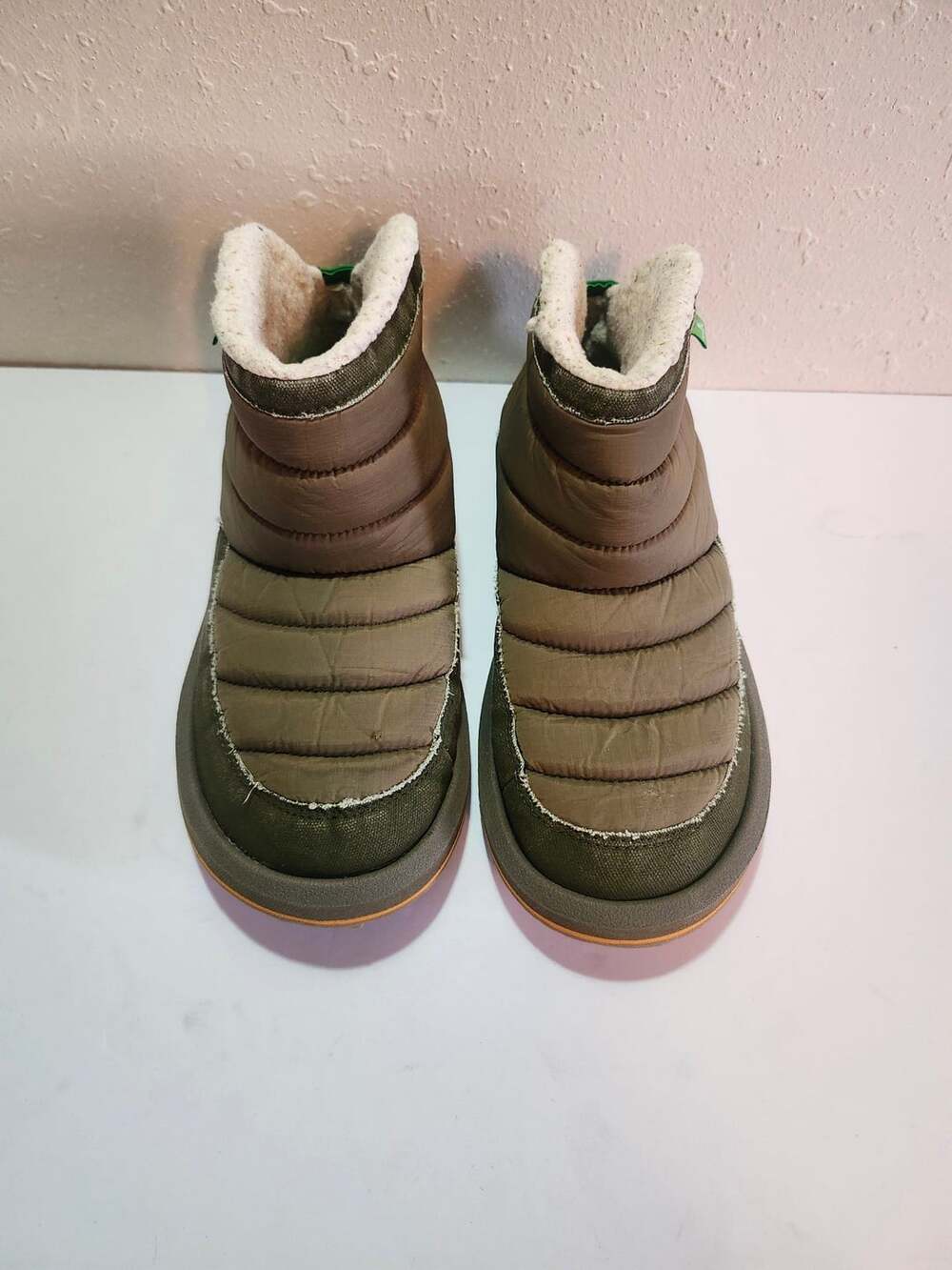 Sanuk Puff N Chill Dark Olive Quilted Fleece Lined Ankle Boots Size 9